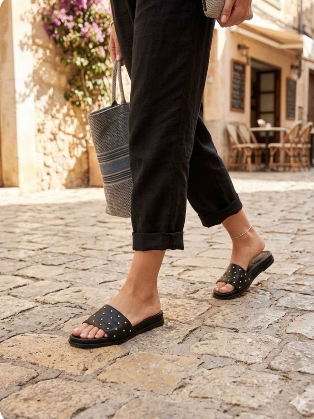 Stuart Weitzman Sz 9 Women’s Black Leather Crystal Embellished Slide Sandals